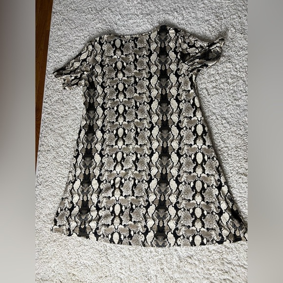 Women’s XL Snake Print Short Sleeve Dress - Picture 2 of 7